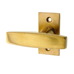 Fensterbeschlag matt gold aus Messing patiniert ergonomische Form